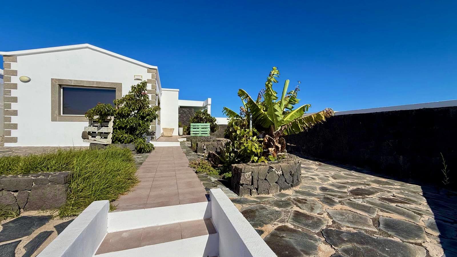 4 makuuhuone Huvila myytävänä paikassa Nazaret mukana uima-altaan 
autotalli - 625 000 € (Ref: 9783901)