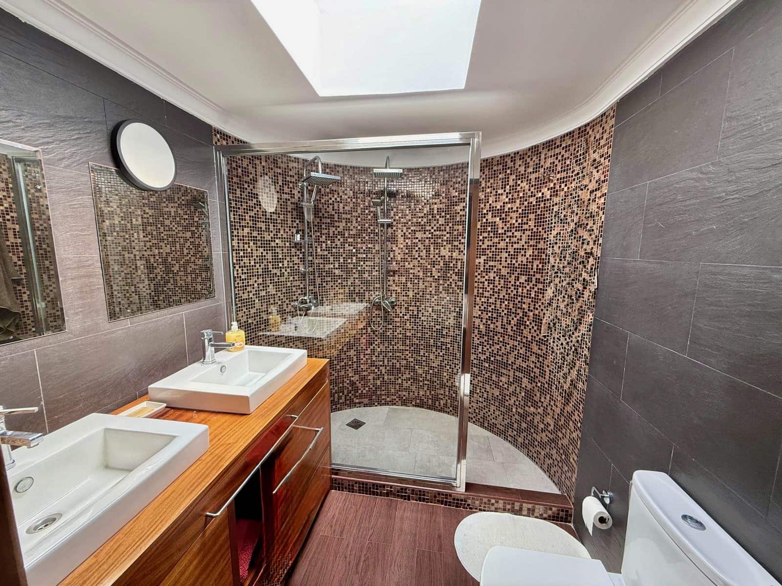 4 makuuhuone Huvila myytävänä paikassa Nazaret mukana uima-altaan 
autotalli - 625 000 € (Ref: 9783901)