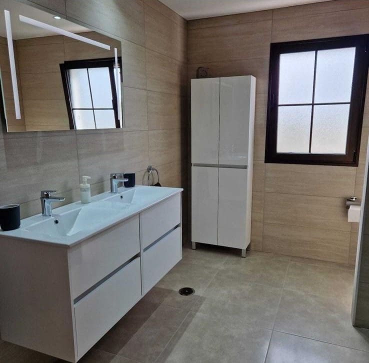 3 soverom Villa til salgs i Caleta de Fuste med svømmebasseng garasje - € 535 000 (Ref: 9793517)