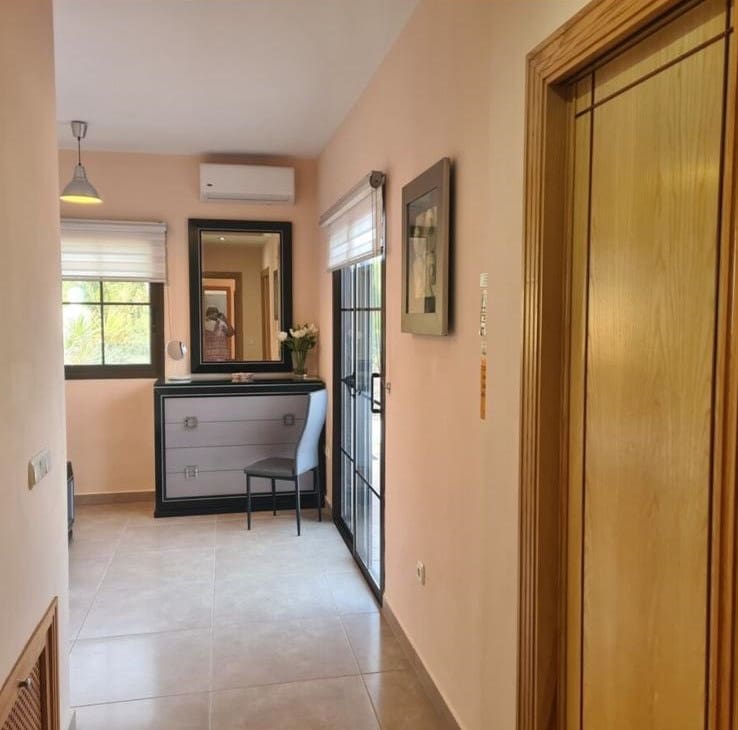 3 soverom Villa til salgs i Caleta de Fuste med svømmebasseng garasje - € 535 000 (Ref: 9793517)