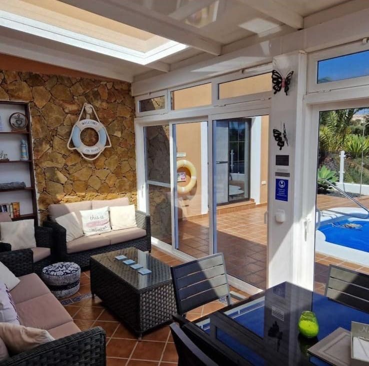 3 soverom Villa til salgs i Caleta de Fuste med svømmebasseng garasje - € 535 000 (Ref: 9793517)