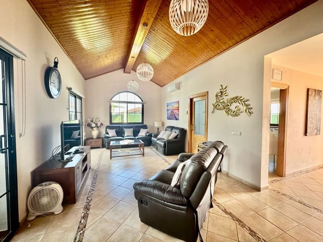 3 soverom Villa til salgs i Caleta de Fuste, Antigua med svømmebasseng garasje - € 535 000 (Ref: 9793517)