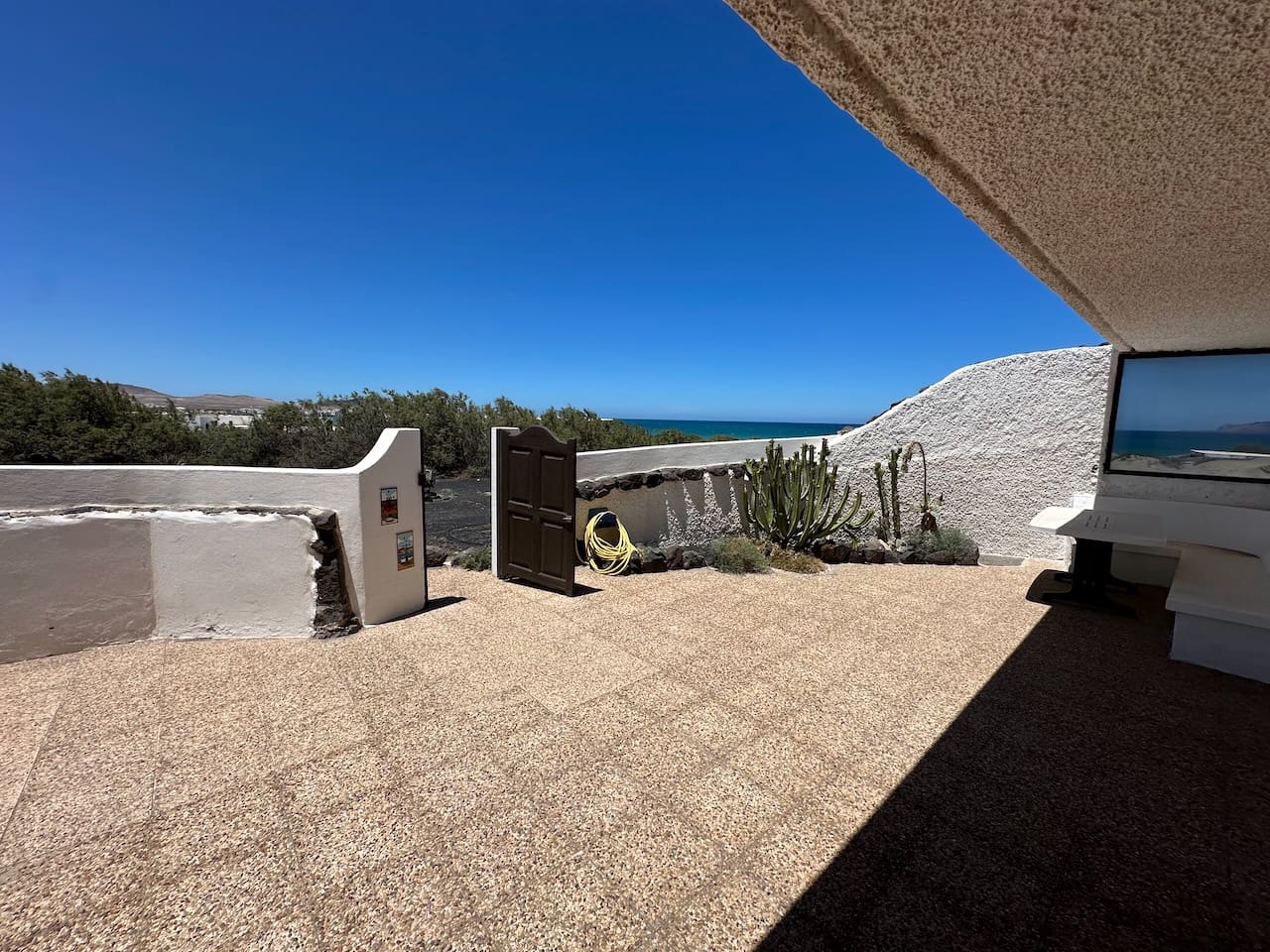 2 bedroom Bungalow for sale in Famara - € 1,095,000 (Ref: 9824033)