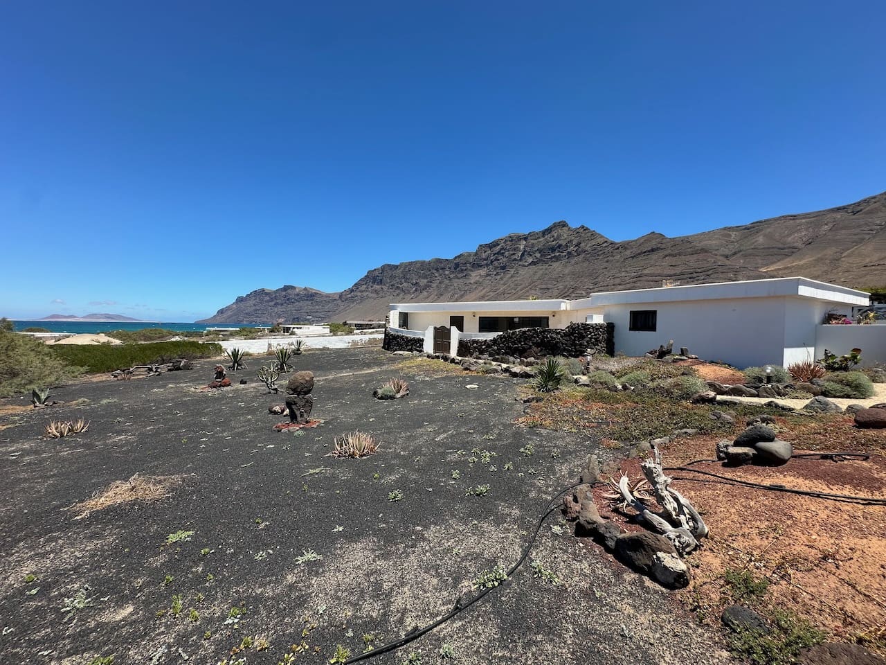 2 bedroom Bungalow for sale in Famara - € 1,095,000 (Ref: 9824033)