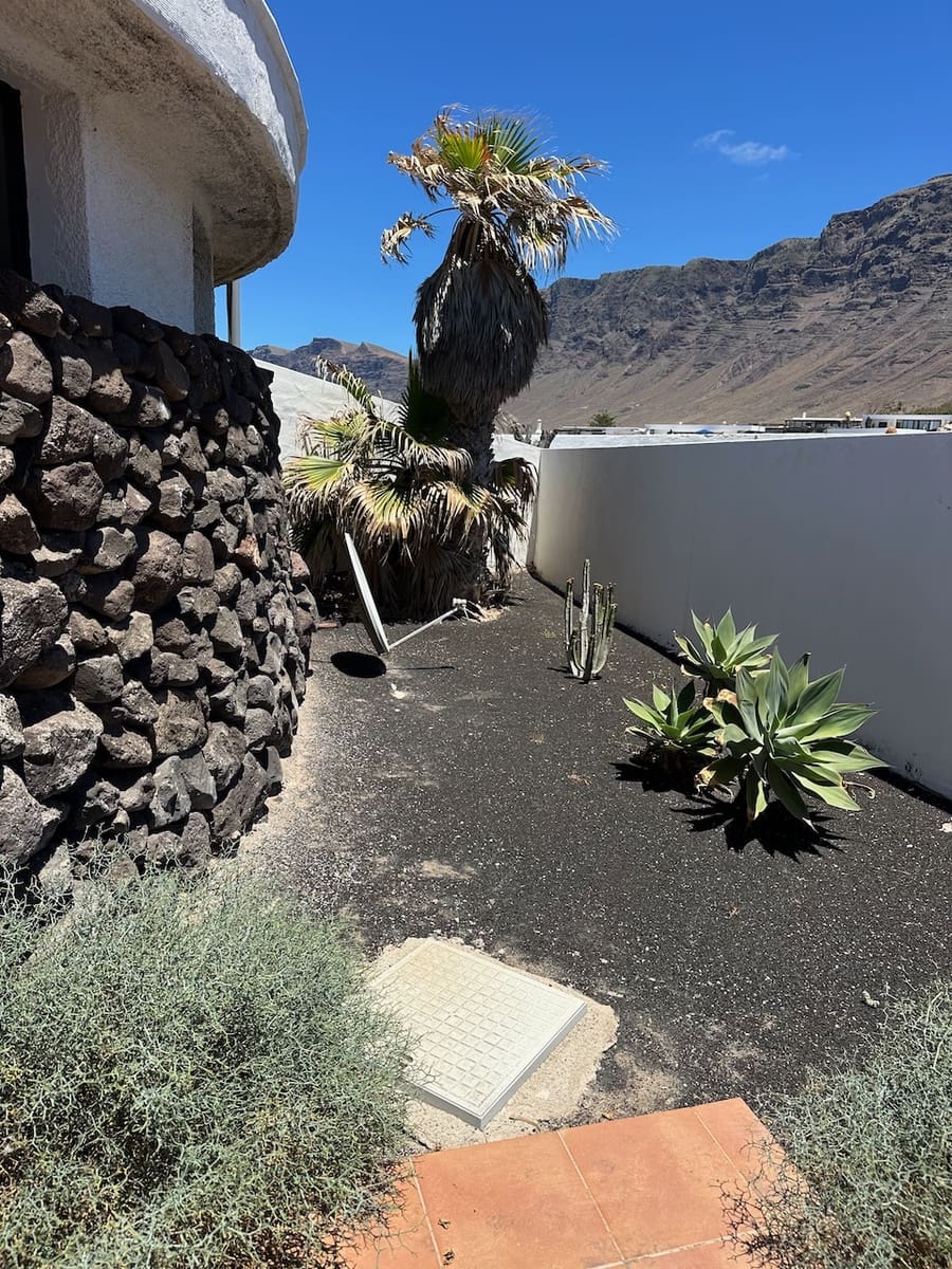 2 bedroom Bungalow for sale in Famara - € 1,095,000 (Ref: 9824033)