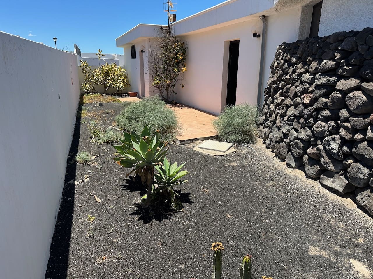 2 bedroom Bungalow for sale in Famara - € 1,095,000 (Ref: 9824033)
