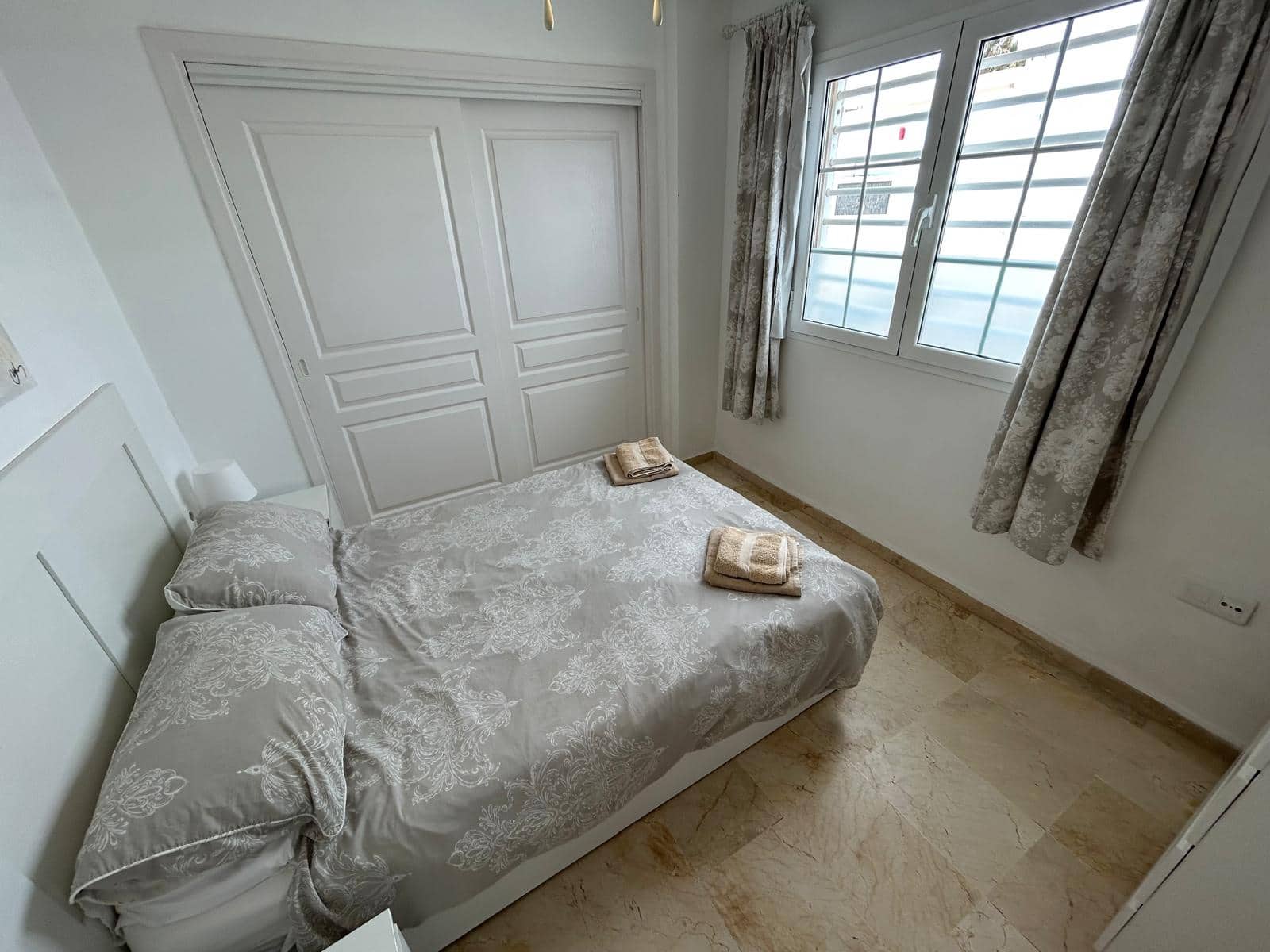 2 bedroom Apartment for sale in Caleta de Fuste - € 215,000 (Ref: 9826865)