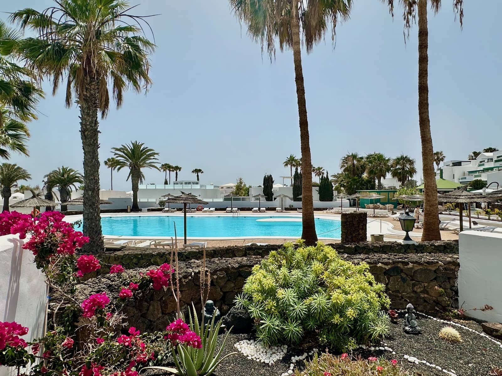 2 bedroom Apartment for sale in Costa Teguise with pool - € 380,000 (Ref: 9850289)