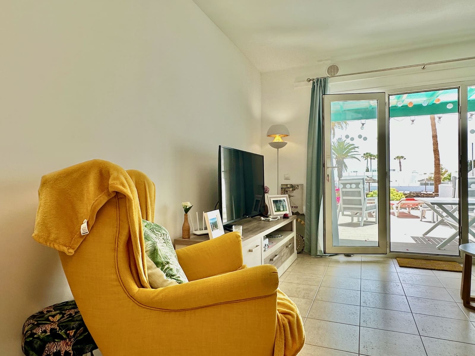 2 bedroom Apartment for sale in Costa Teguise with pool - € 380,000 (Ref: 9850289)