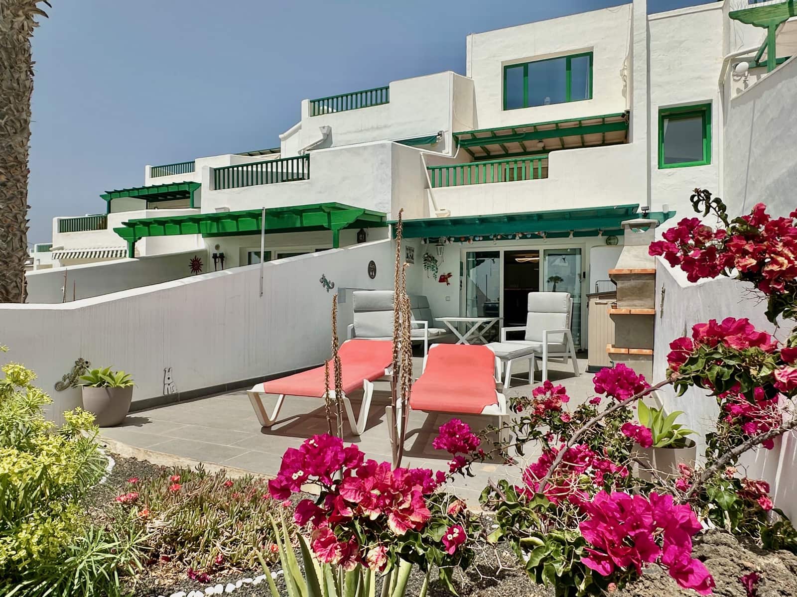 2 bedroom Apartment for sale in Costa Teguise with pool - € 380,000 (Ref: 9850289)