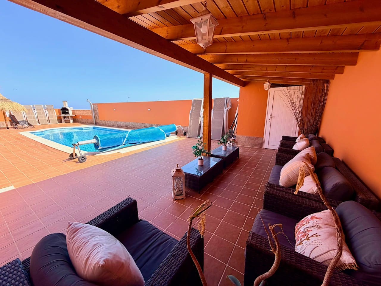 4 bedroom Villa for sale in Caleta de Fuste with pool garage - € 499,000 (Ref: 9897180)