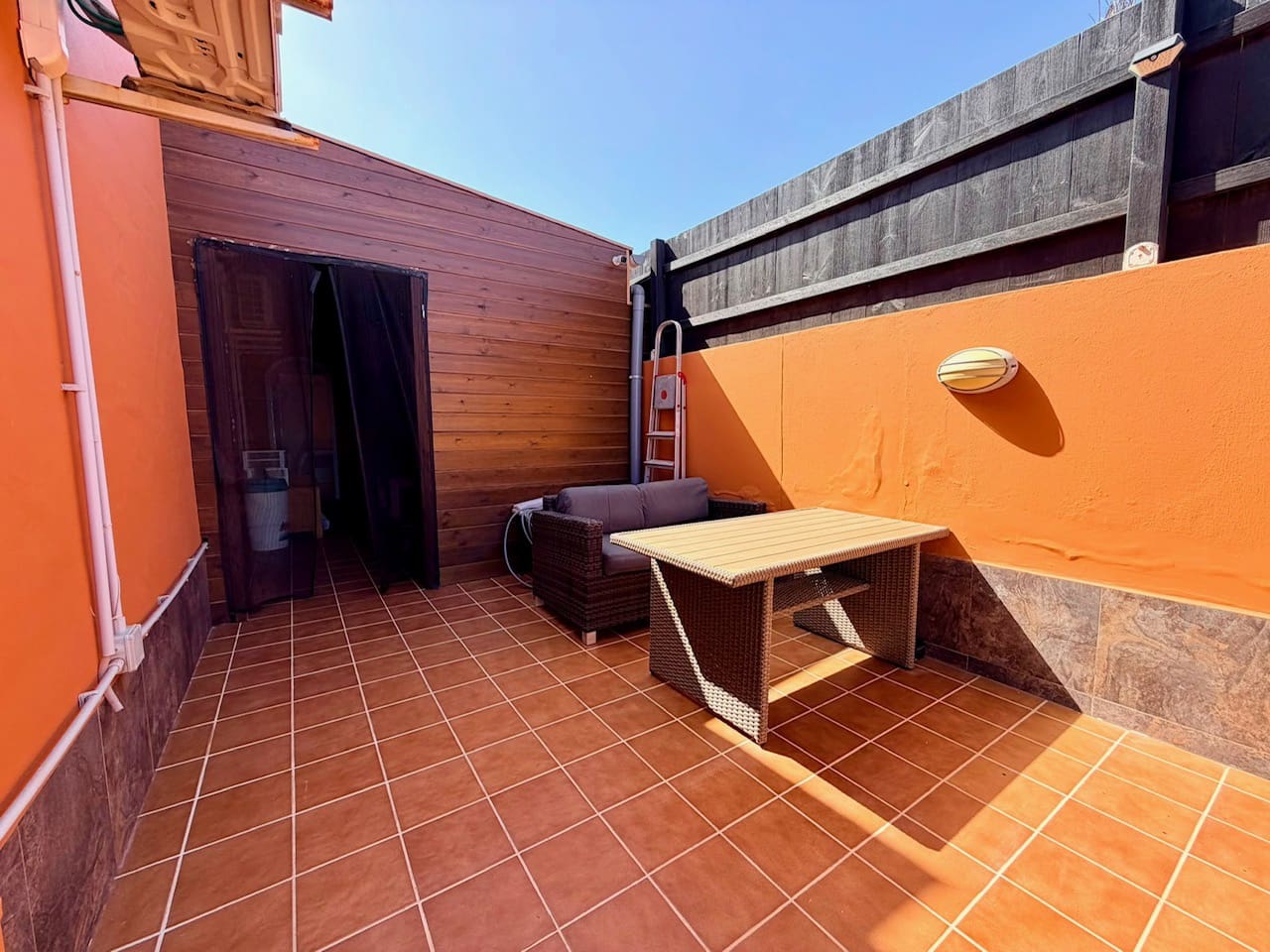4 bedroom Villa for sale in Caleta de Fuste with pool garage - € 499,000 (Ref: 9897180)