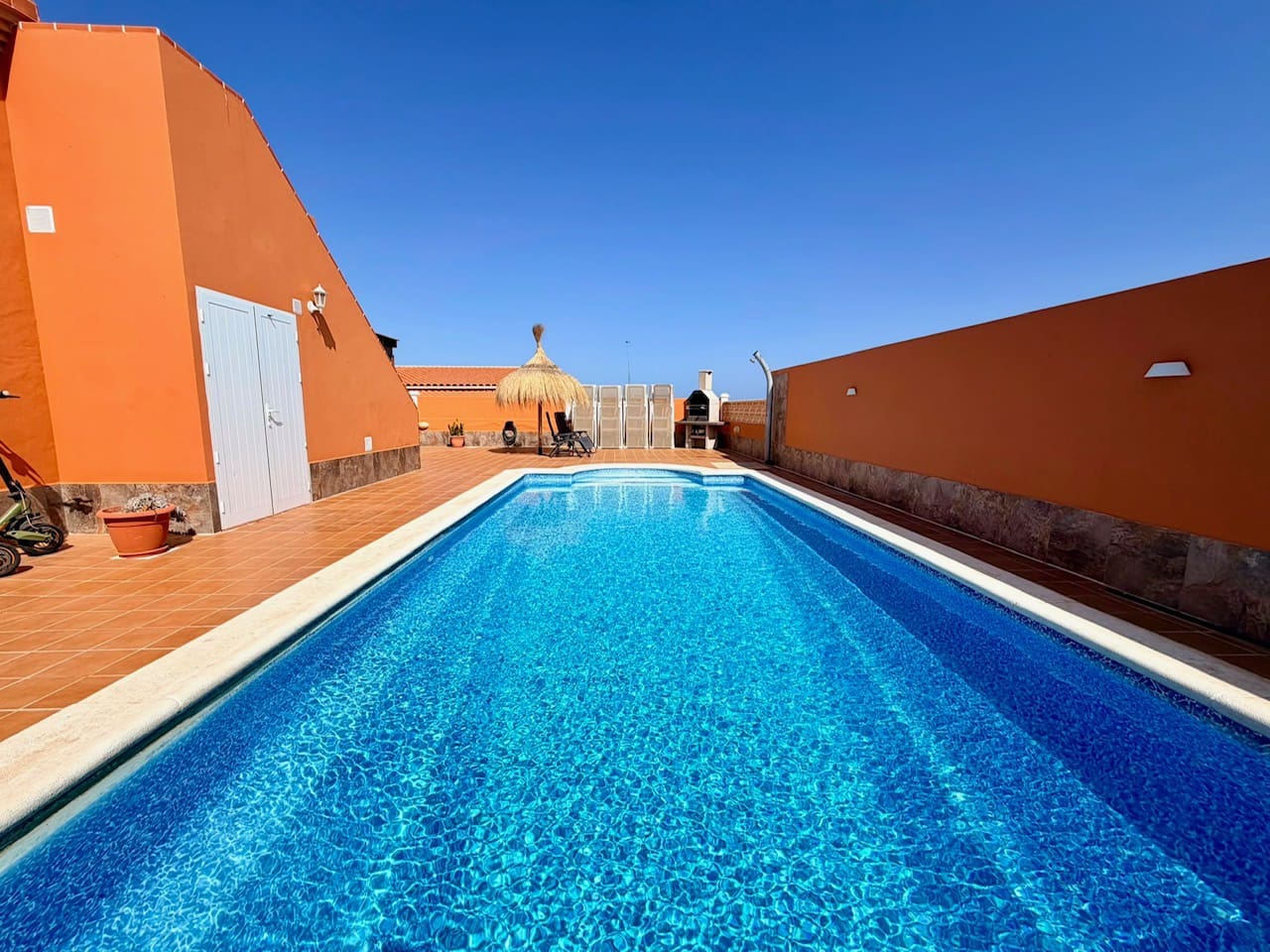 4 bedroom Villa for sale in Caleta de Fuste with pool garage - € 499,000 (Ref: 9897180)