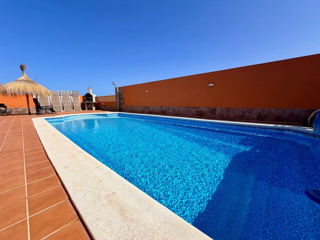 4 bedroom Villa for sale in Caleta de Fuste with pool garage - € 499,000 (Ref: 9897180)
