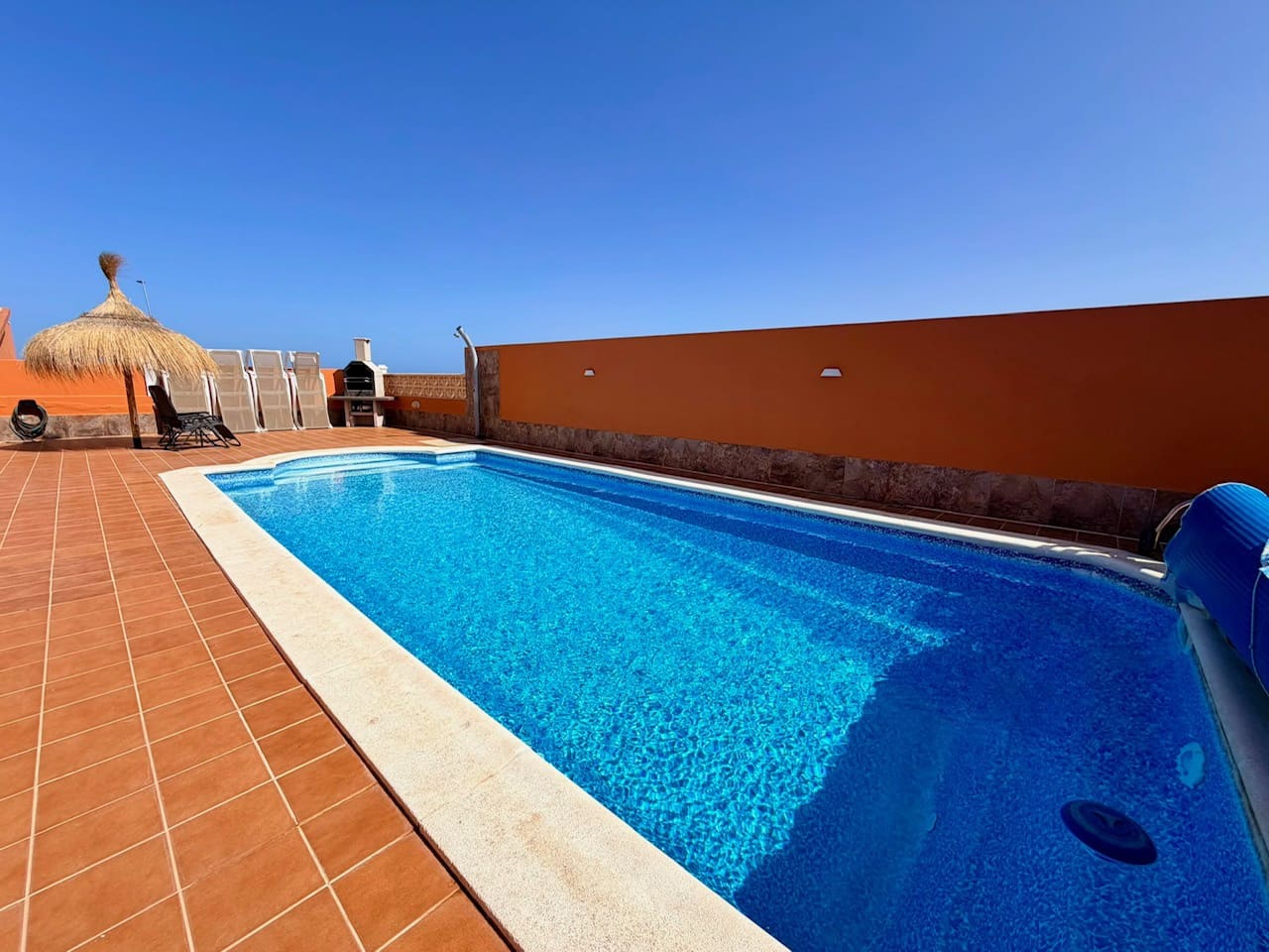 4 bedroom Villa for sale in Caleta de Fuste with pool garage - € 499,000 (Ref: 9897180)