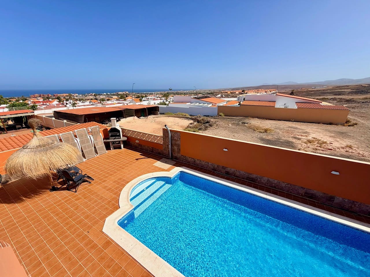 4 bedroom Villa for sale in Caleta de Fuste with pool garage - € 499,000 (Ref: 9897180)