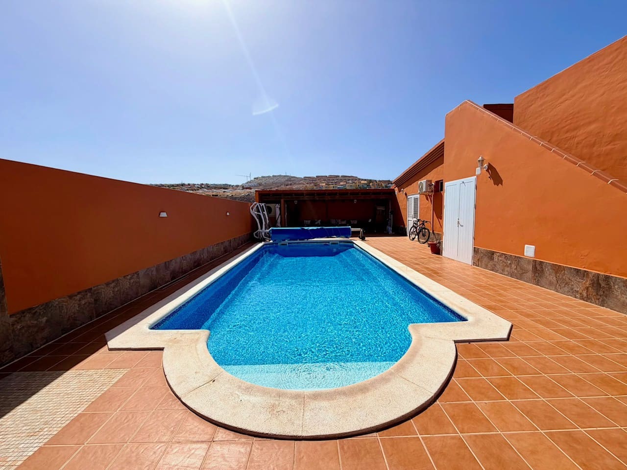 4 bedroom Villa for sale in Caleta de Fuste with pool garage - € 499,000 (Ref: 9897180)