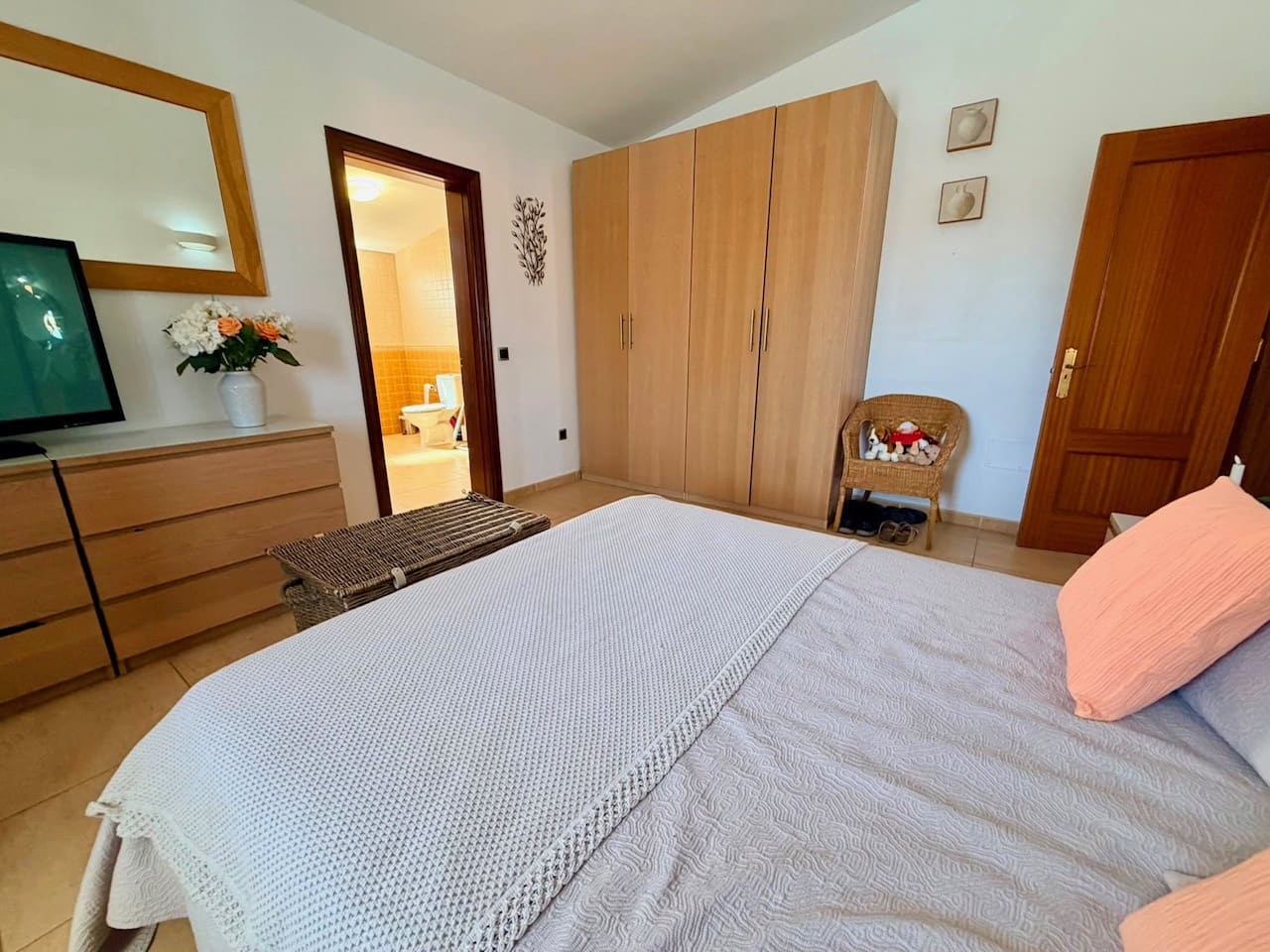 4 bedroom Villa for sale in Caleta de Fuste with pool garage - € 499,000 (Ref: 9897180)