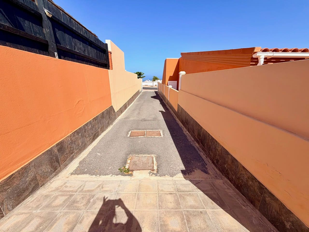 4 bedroom Villa for sale in Caleta de Fuste with pool garage - € 499,000 (Ref: 9897180)