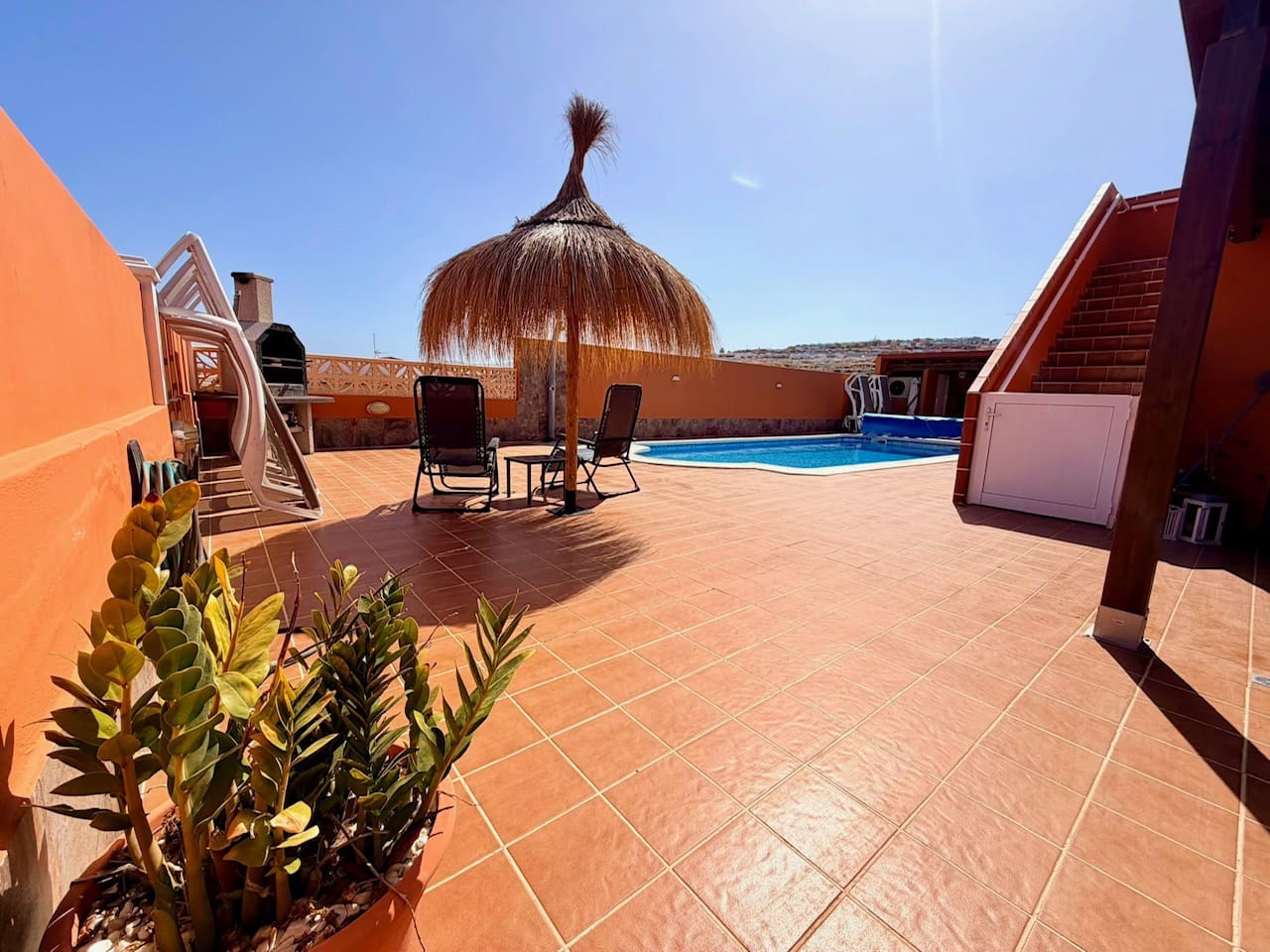 4 bedroom Villa for sale in Caleta de Fuste with pool garage - € 499,000 (Ref: 9897180)