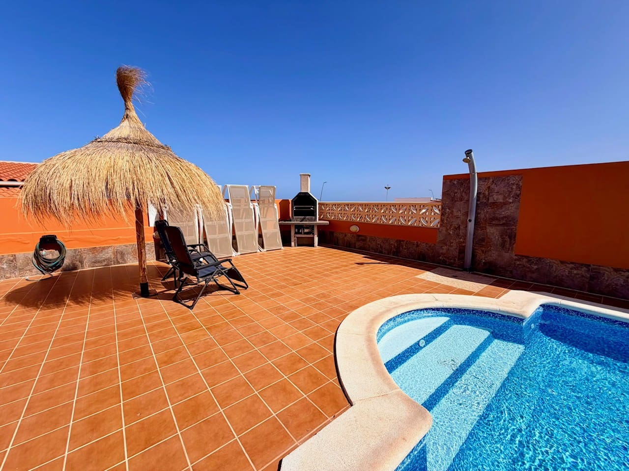 4 bedroom Villa for sale in Caleta de Fuste with pool garage - € 499,000 (Ref: 9897180)