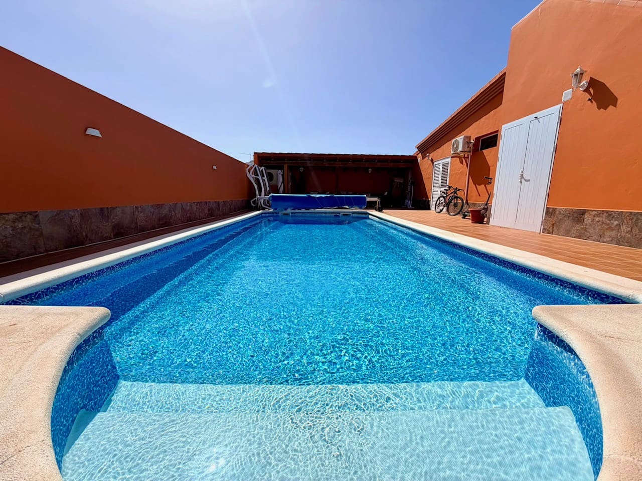 4 bedroom Villa for sale in Caleta de Fuste with pool garage - € 499,000 (Ref: 9897180)