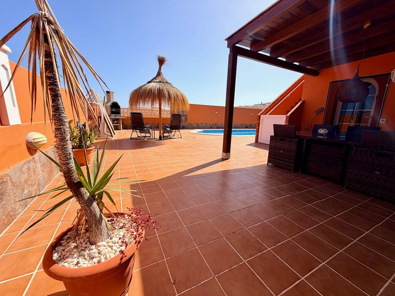 4 bedroom Villa for sale in Caleta de Fuste with pool garage - € 499,000 (Ref: 9897180)