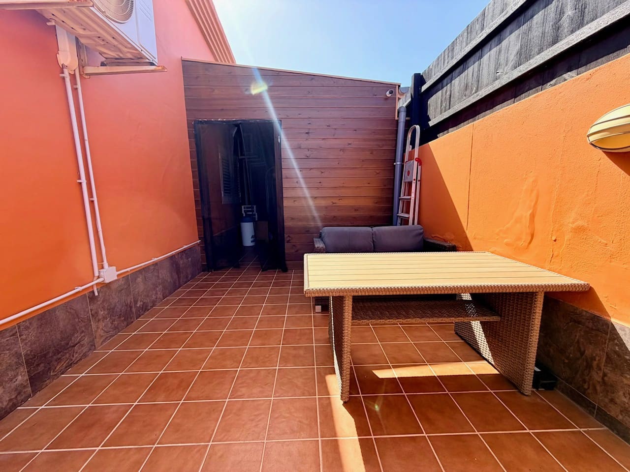 4 bedroom Villa for sale in Caleta de Fuste with pool garage - € 499,000 (Ref: 9897180)
