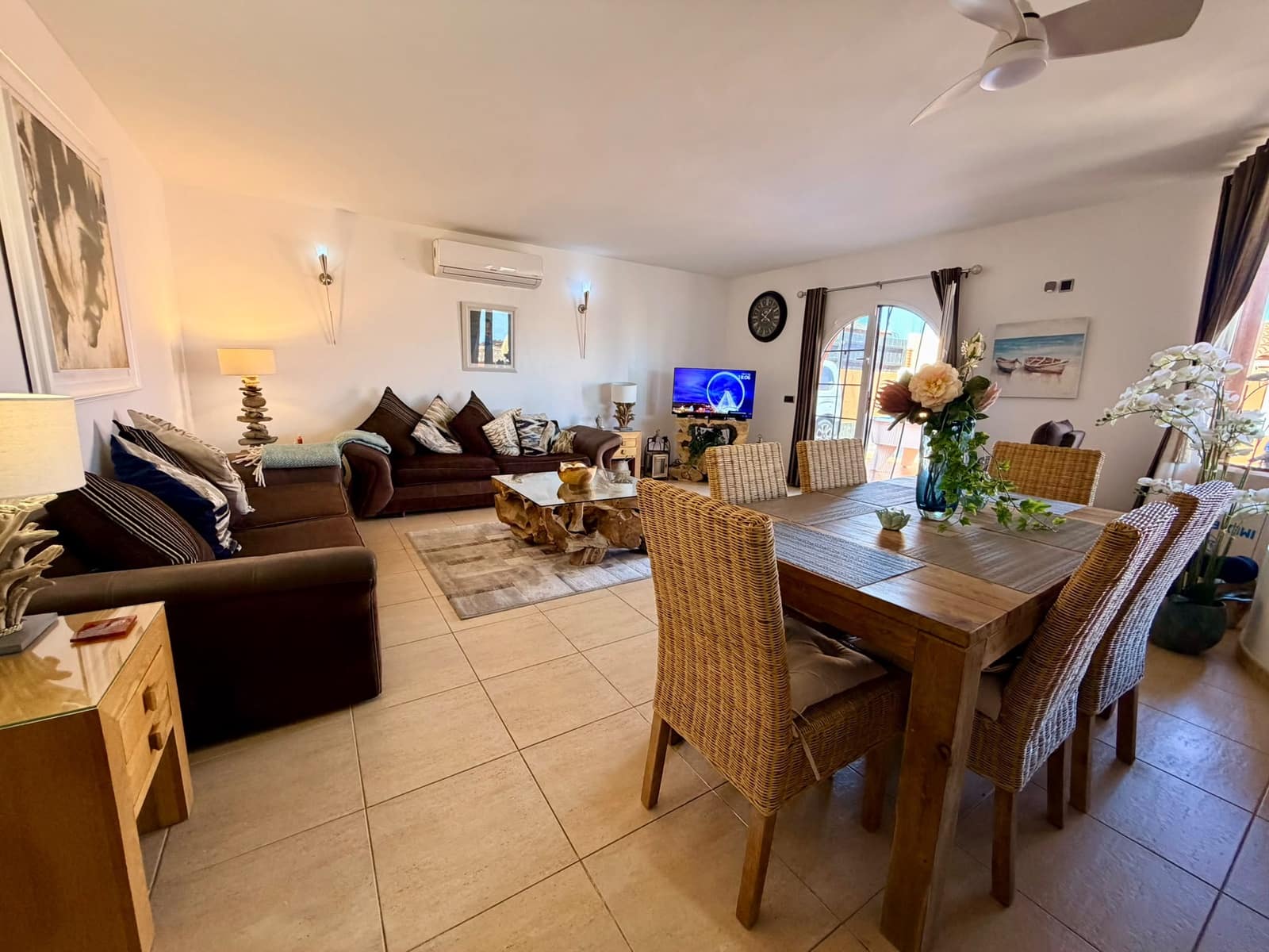 4 bedroom Villa for sale in Caleta de Fuste with pool garage - € 499,000 (Ref: 9897180)