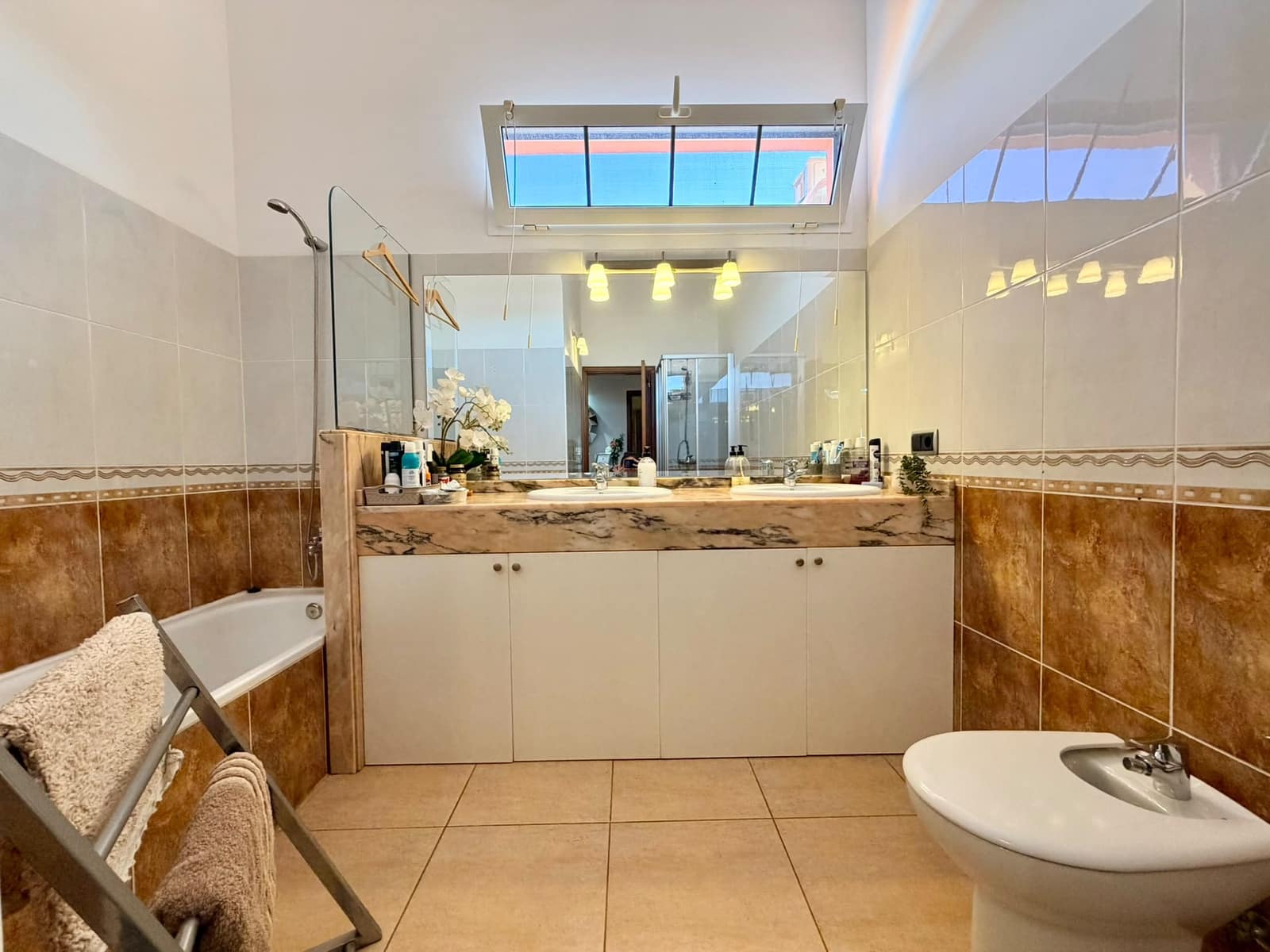 4 bedroom Villa for sale in Caleta de Fuste with pool garage - € 499,000 (Ref: 9897180)