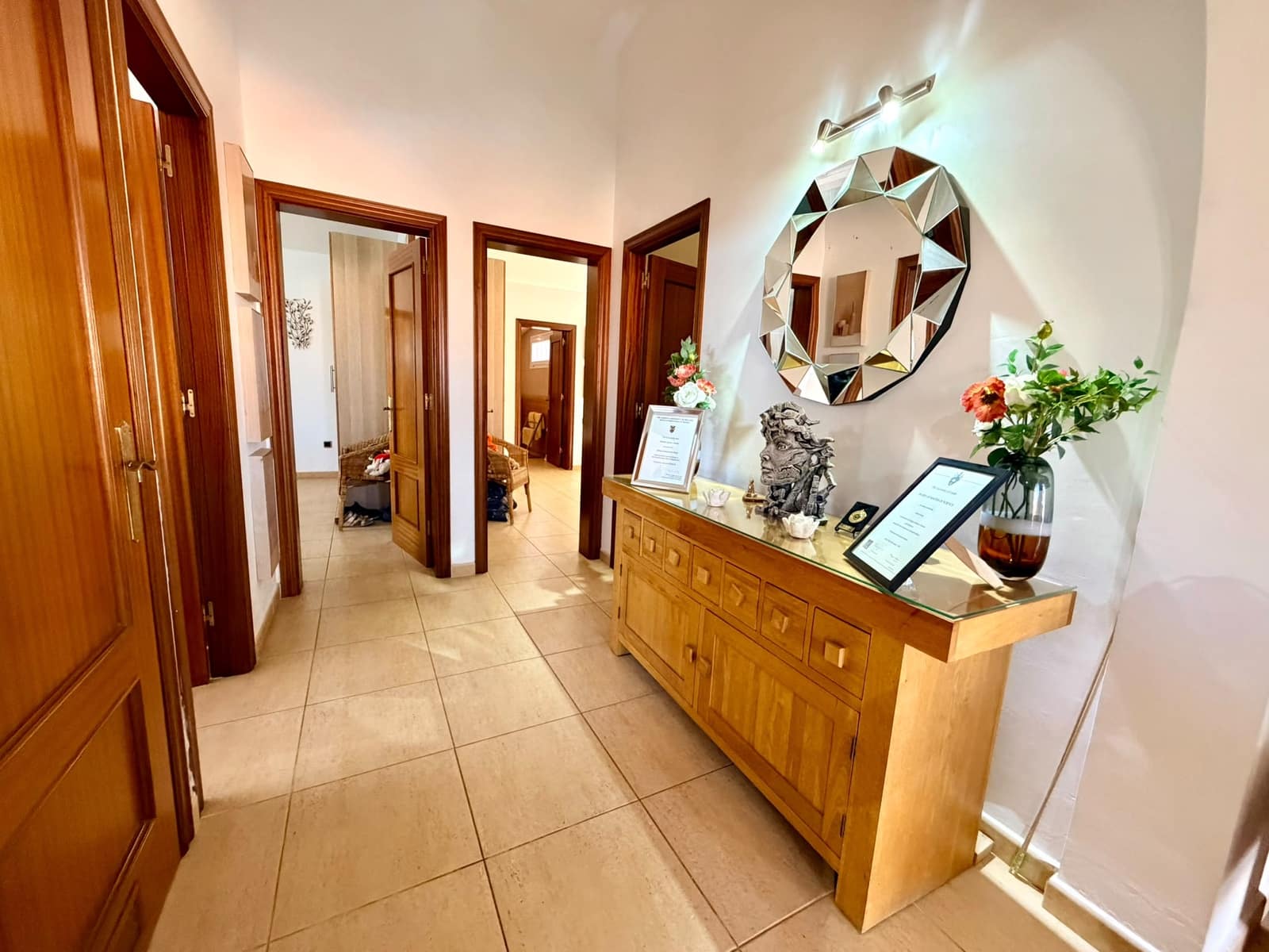 4 bedroom Villa for sale in Caleta de Fuste with pool garage - € 499,000 (Ref: 9897180)
