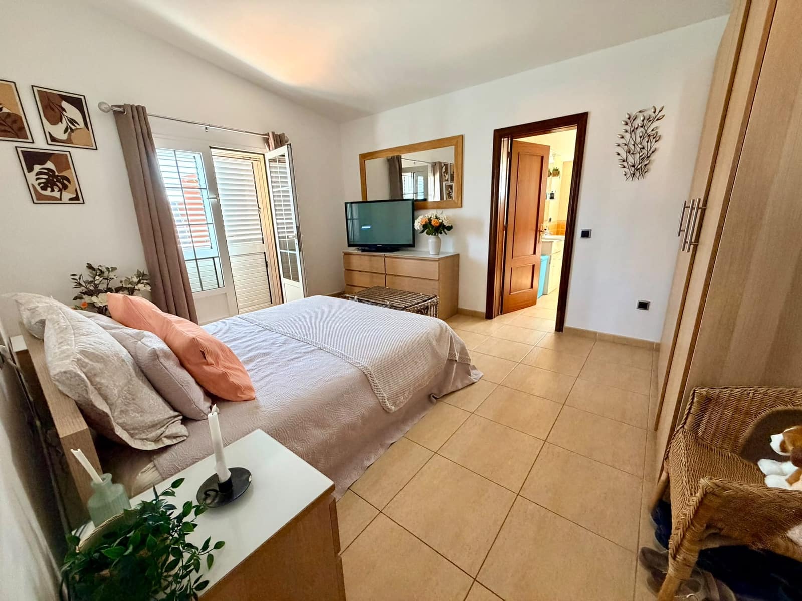 4 bedroom Villa for sale in Caleta de Fuste with pool garage - € 499,000 (Ref: 9897180)