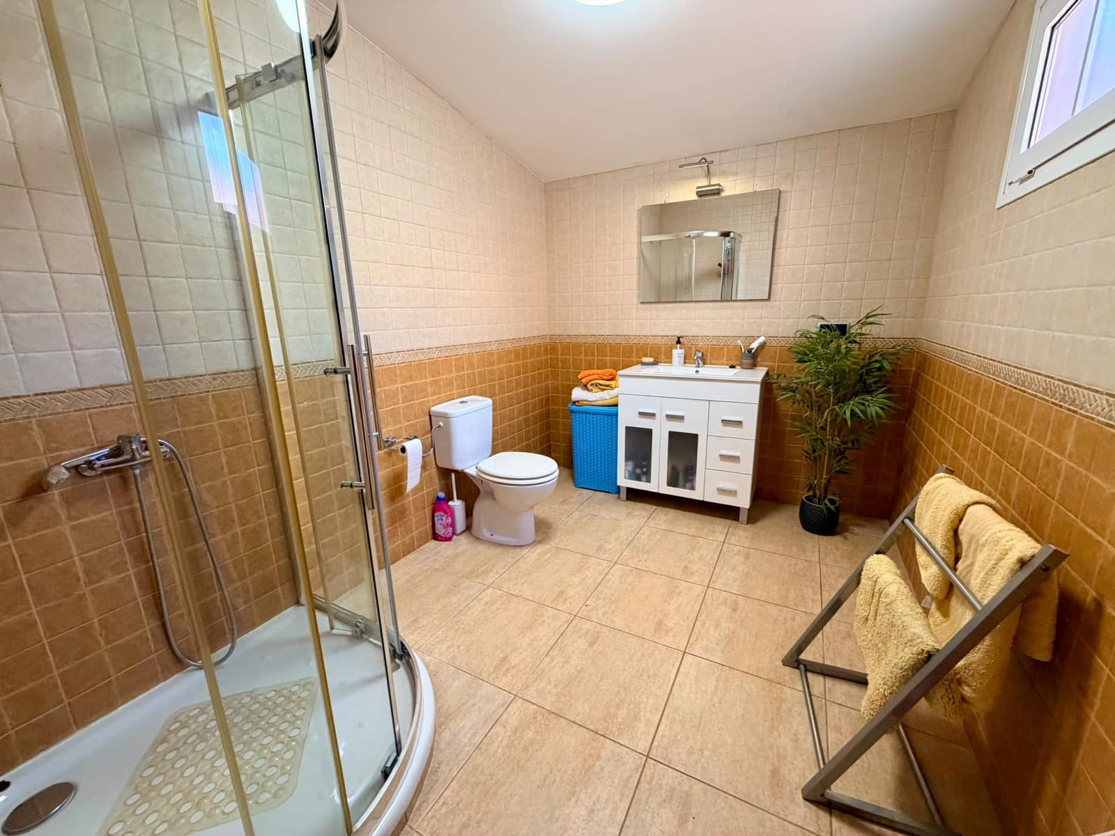 4 bedroom Villa for sale in Caleta de Fuste with pool garage - € 499,000 (Ref: 9897180)