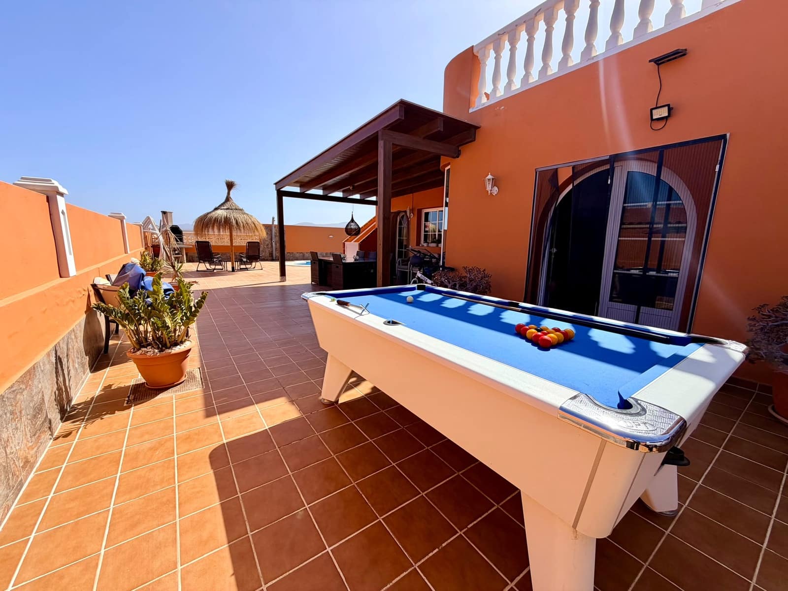 4 bedroom Villa for sale in Caleta de Fuste with pool garage - € 499,000 (Ref: 9897180)