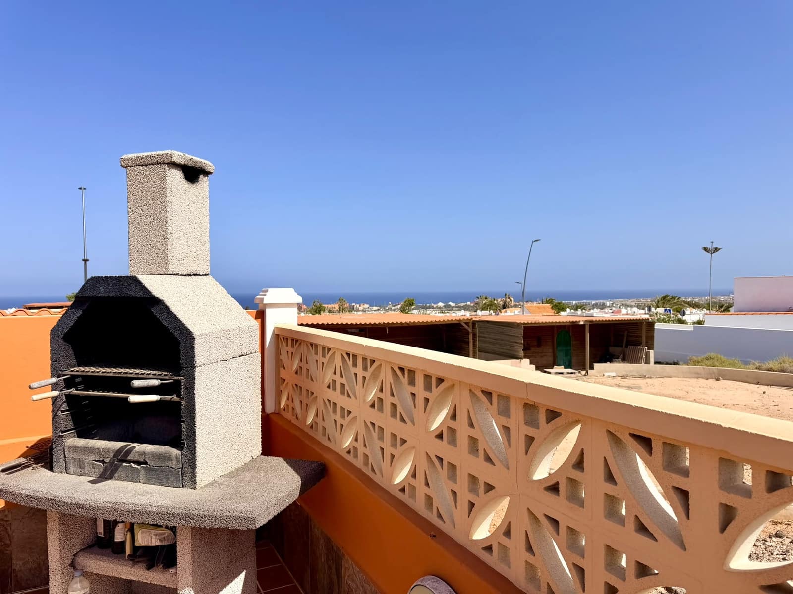 4 bedroom Villa for sale in Caleta de Fuste with pool garage - € 499,000 (Ref: 9897180)