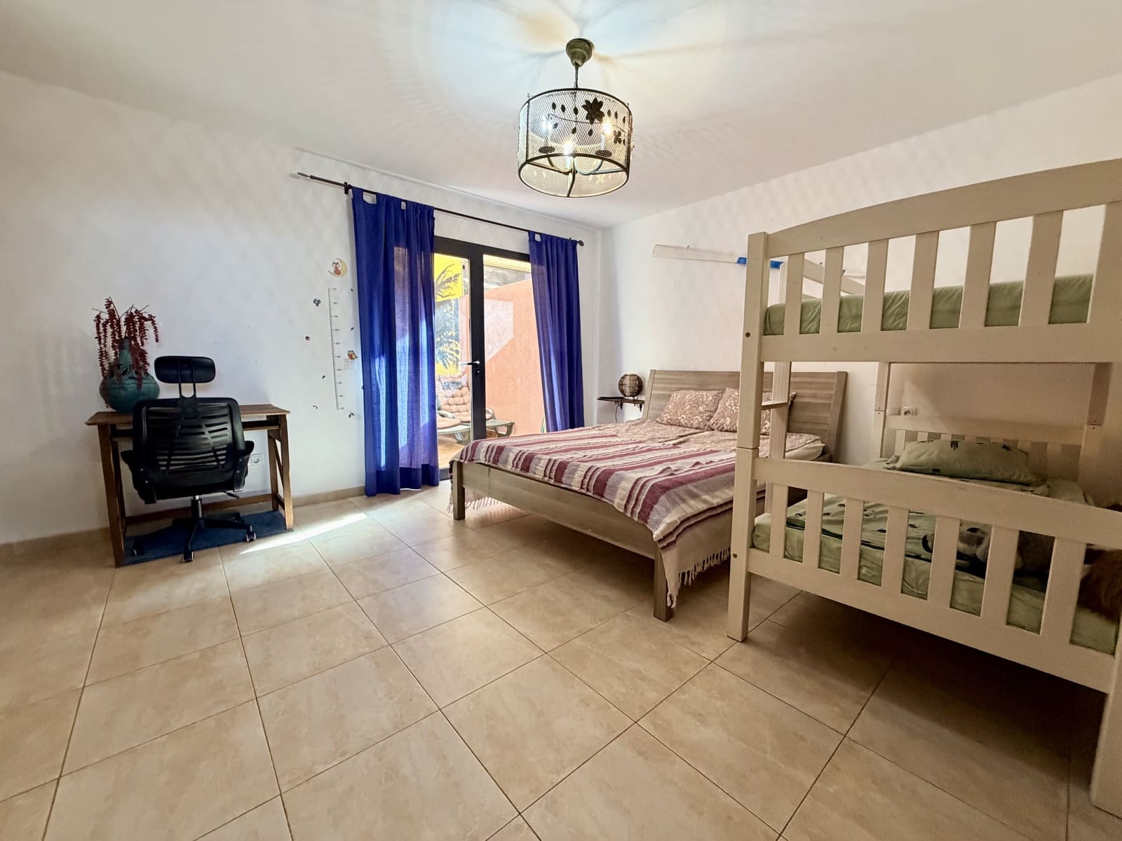 3 sypialnia Dom na sprzedaż w Caleta de Fuste z basenem garażem - 315 000 € (Ref: 9944910)