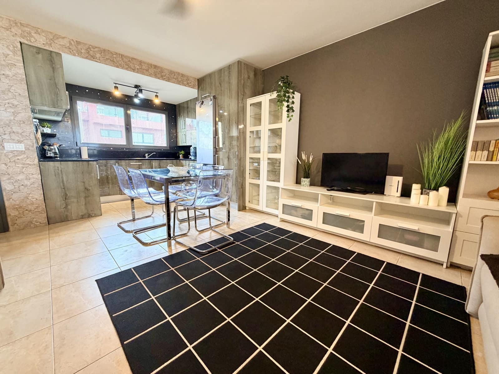 3 sypialnia Dom na sprzedaż w Caleta de Fuste z basenem garażem - 315 000 € (Ref: 9944910)