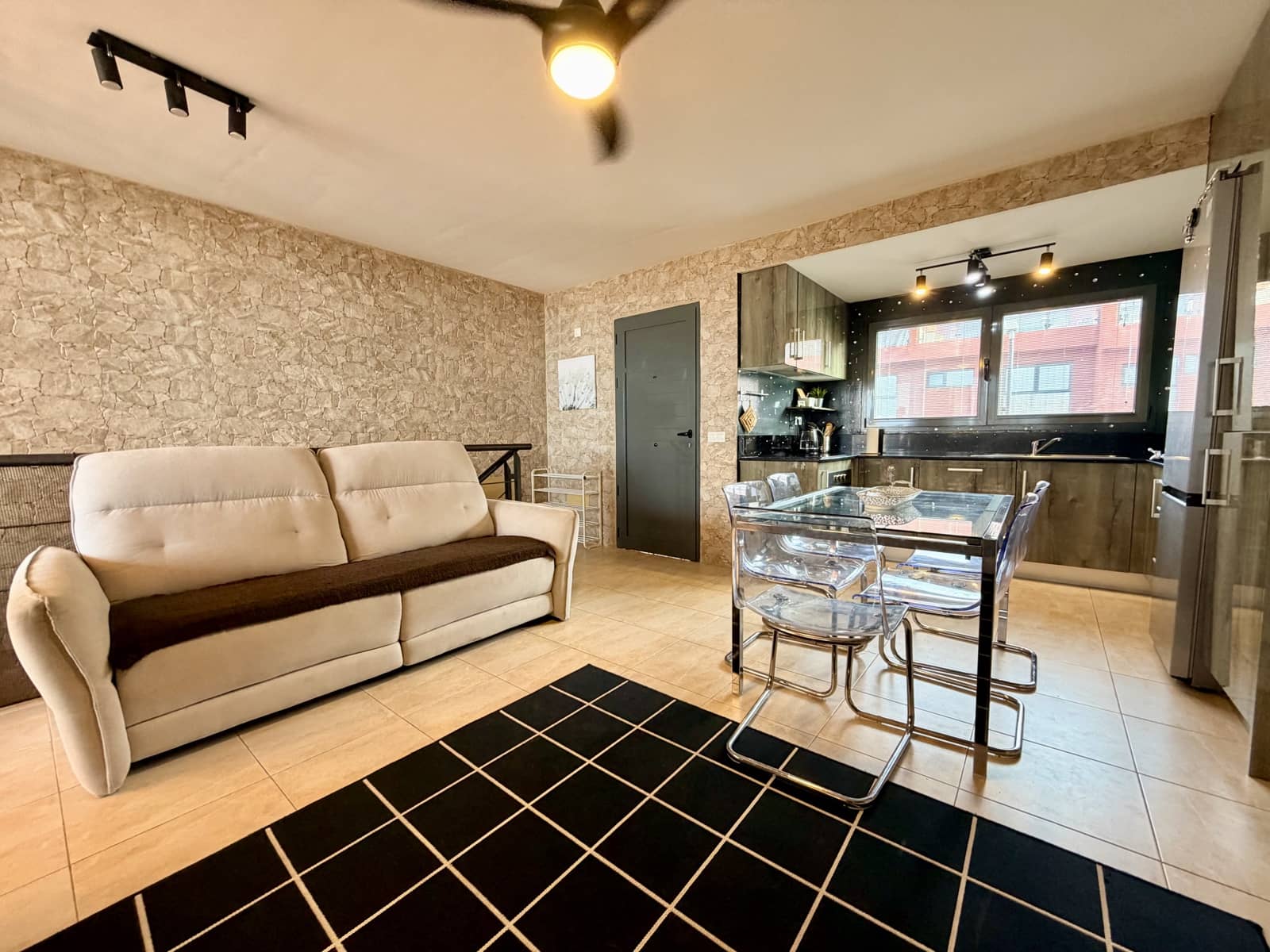 3 sypialnia Dom na sprzedaż w Caleta de Fuste z basenem garażem - 315 000 € (Ref: 9944910)