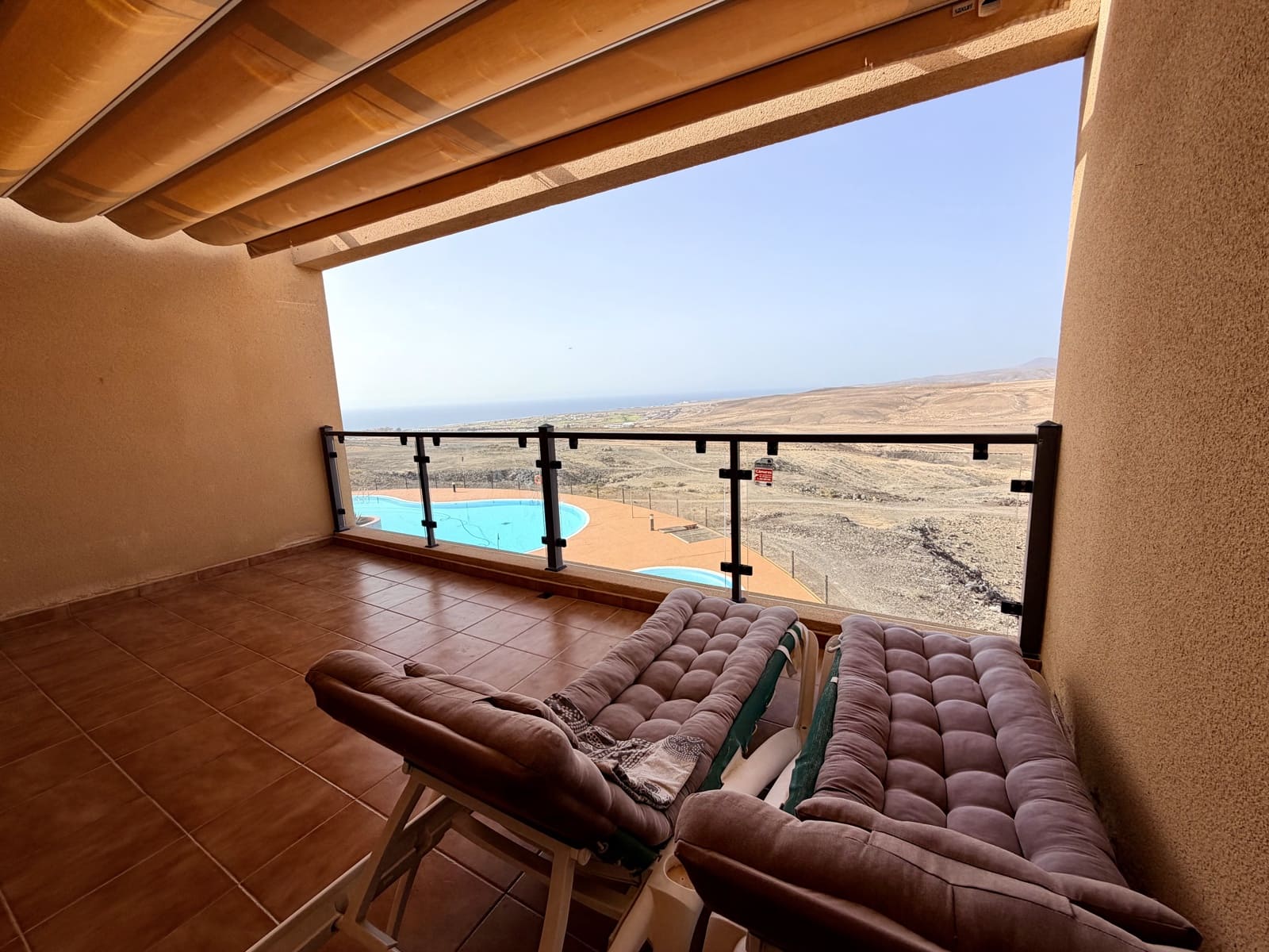 3 sypialnia Dom na sprzedaż w Caleta de Fuste z basenem garażem - 315 000 € (Ref: 9944910)