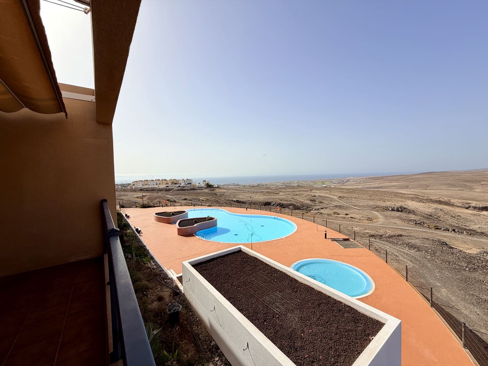 3 sypialnia Dom na sprzedaż w Caleta de Fuste z basenem garażem - 315 000 € (Ref: 9944910)