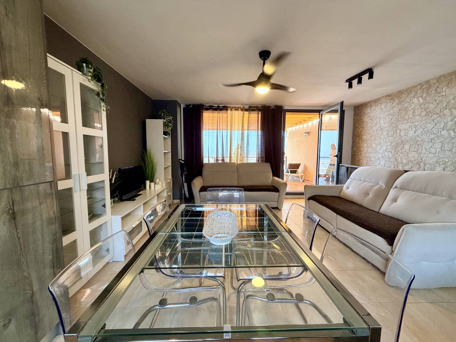3 sypialnia Dom na sprzedaż w Caleta de Fuste z basenem garażem - 315 000 € (Ref: 9944910)
