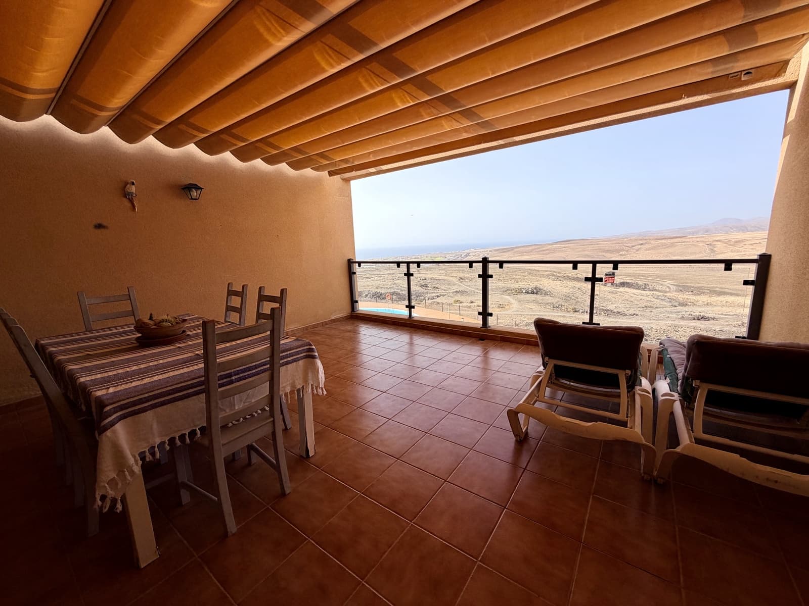 3 sypialnia Dom na sprzedaż w Caleta de Fuste z basenem garażem - 315 000 € (Ref: 9944910)