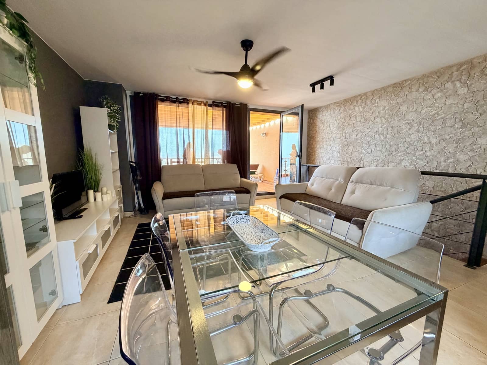 3 sypialnia Dom na sprzedaż w Caleta de Fuste z basenem garażem - 315 000 € (Ref: 9944910)