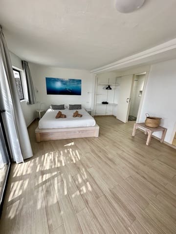 Bungalow de 4 habitaciones en Caleta de Famara, Teguise en venta - 1.050.000 € (Ref: 9946619)
