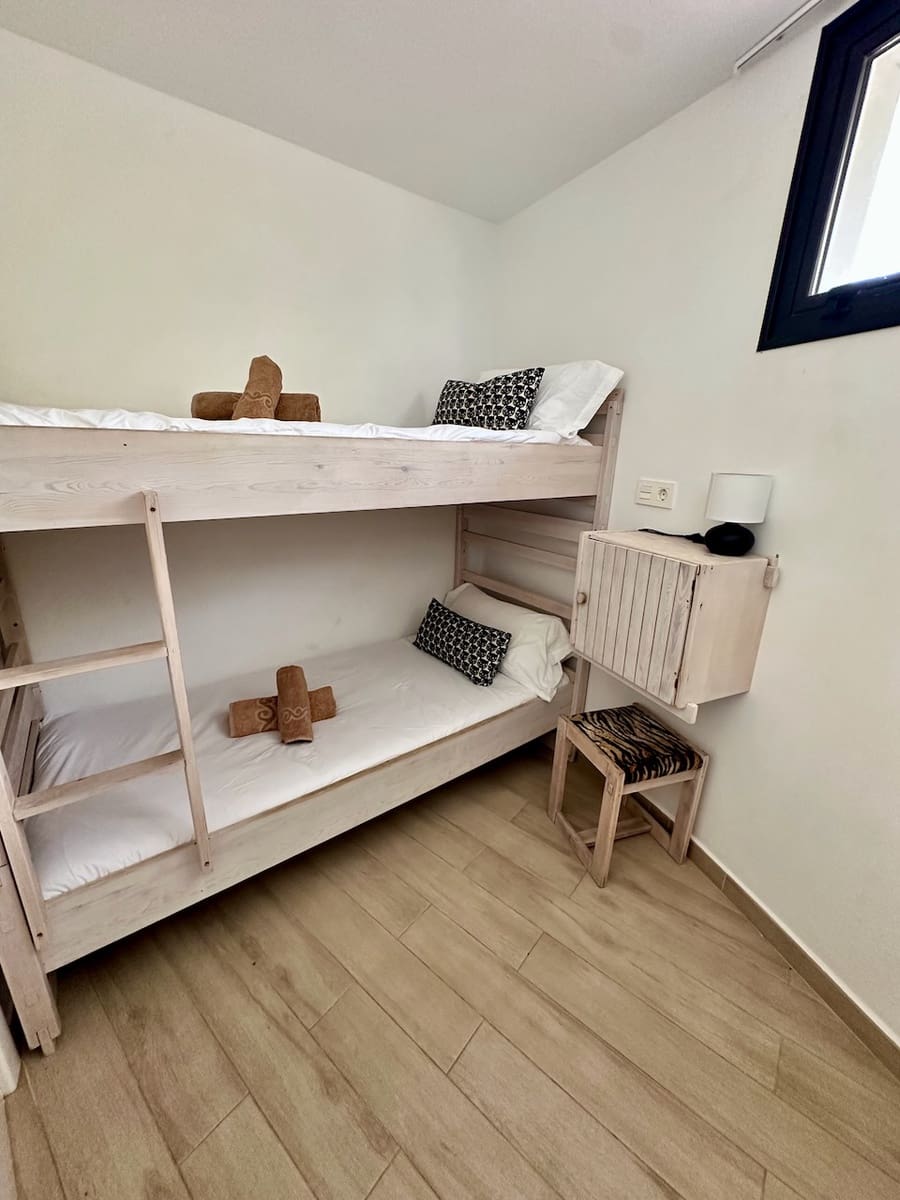 4 chambre Bungalow à vendre à Caleta de Famara - 1 050 000 € (Ref: 9946619)