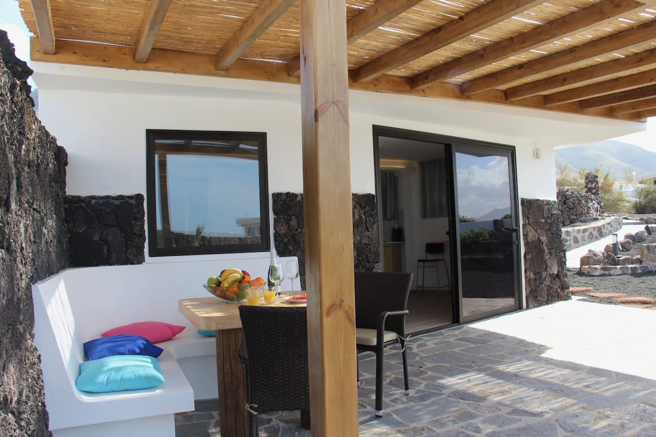 4 chambre Bungalow à vendre à Caleta de Famara - 1 050 000 € (Ref: 9946619)
