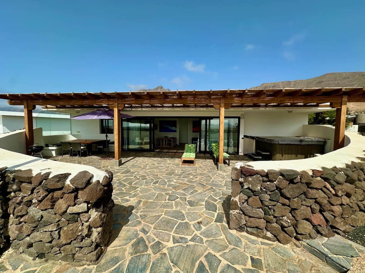 4 chambre Bungalow à vendre à Caleta de Famara - 1 050 000 € (Ref: 9946619)