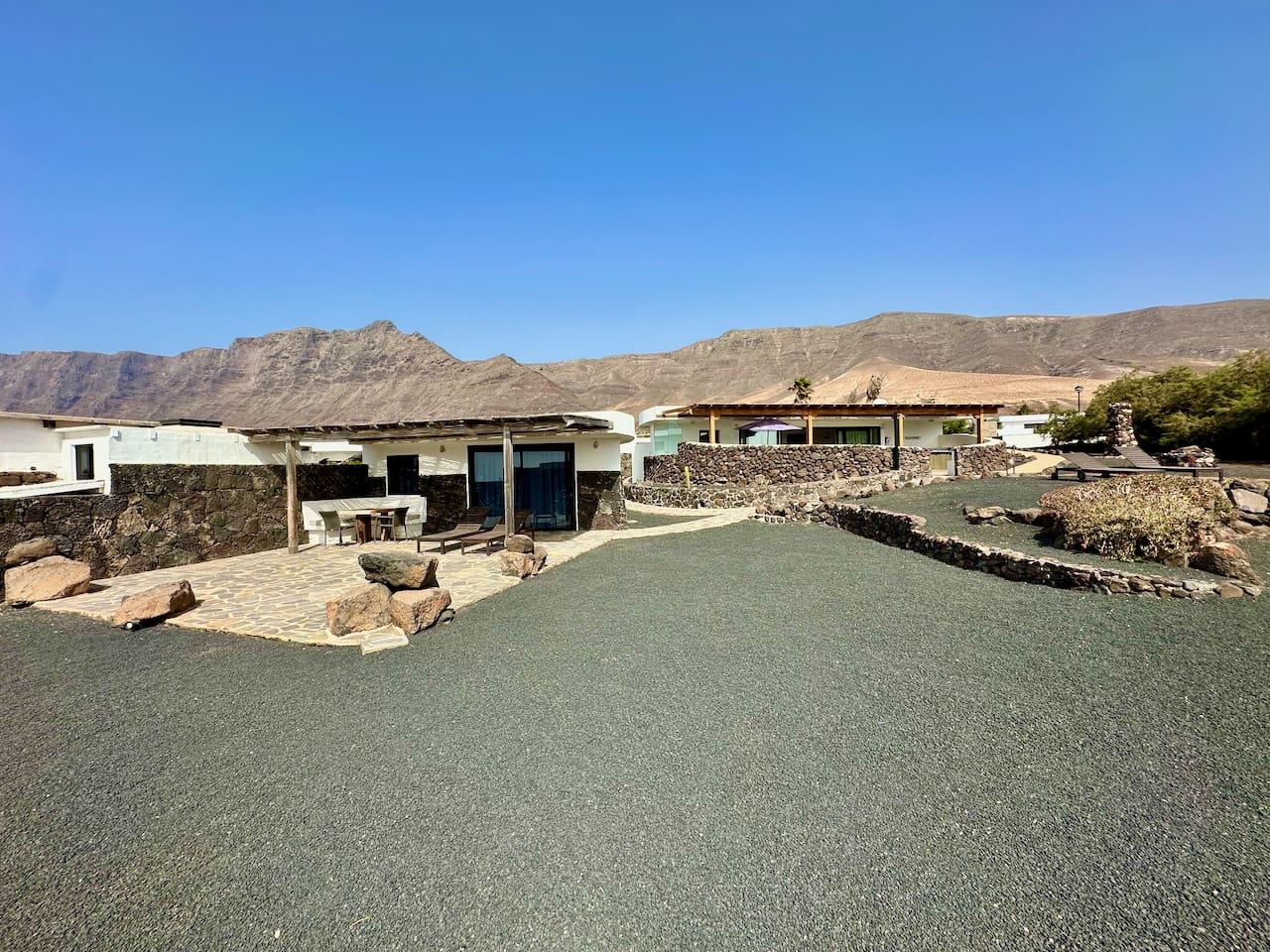 4 chambre Bungalow à vendre à Caleta de Famara - 1 050 000 € (Ref: 9946619)