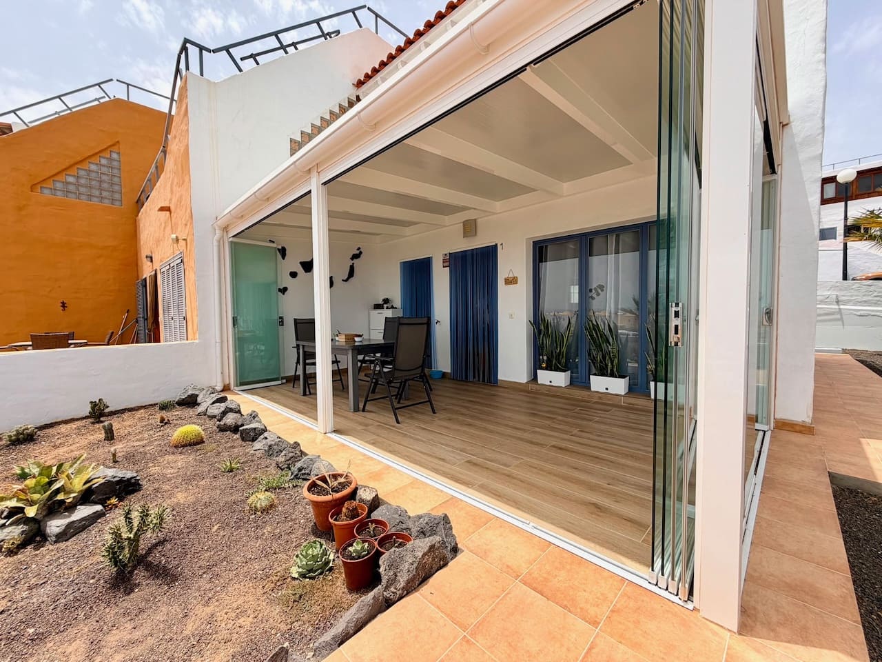 3 soverom Kjedet enebolig til salgs i Caleta de Fuste med svømmebasseng - € 269 000 (Ref: 9976408)