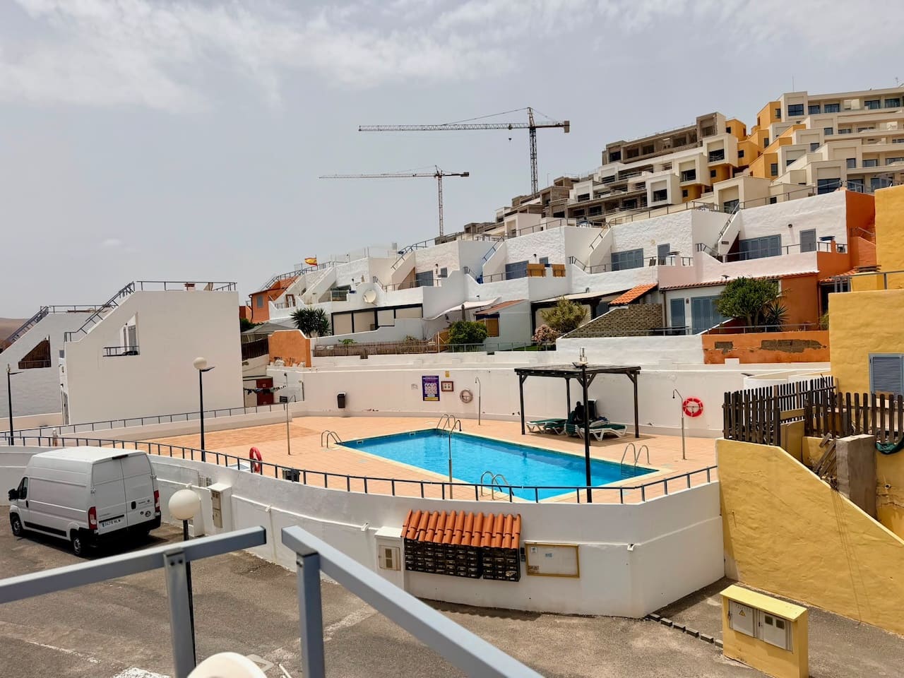 3 soverom Kjedet enebolig til salgs i Caleta de Fuste med svømmebasseng - € 269 000 (Ref: 9976408)